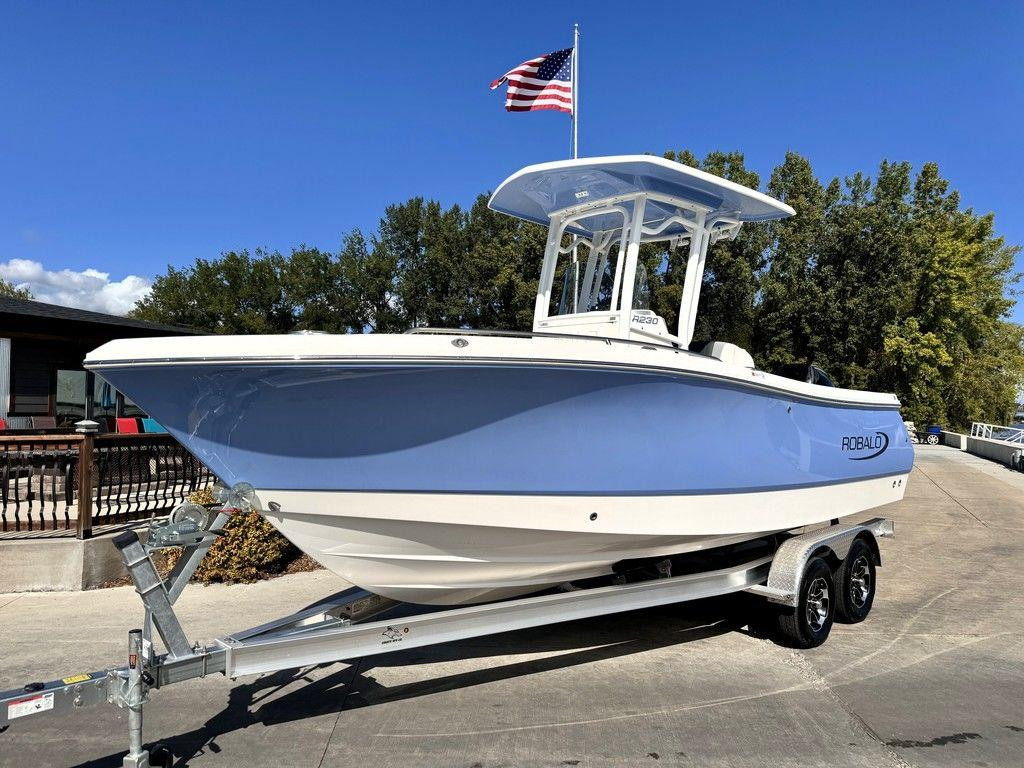 Robalo R230