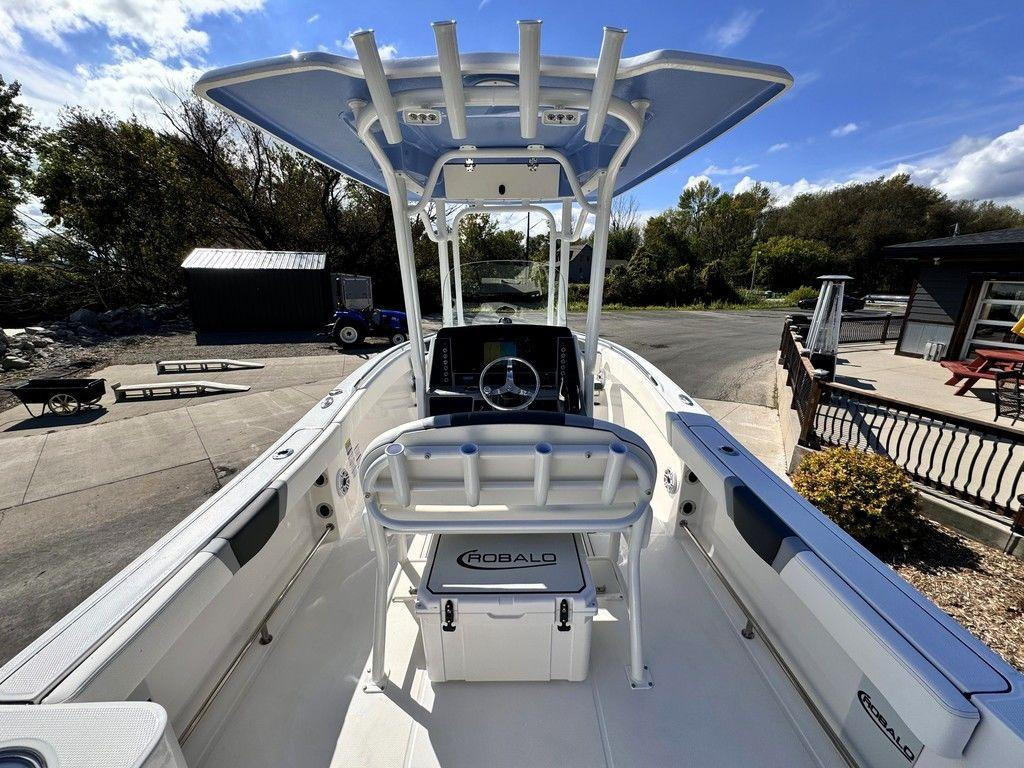 Robalo R230