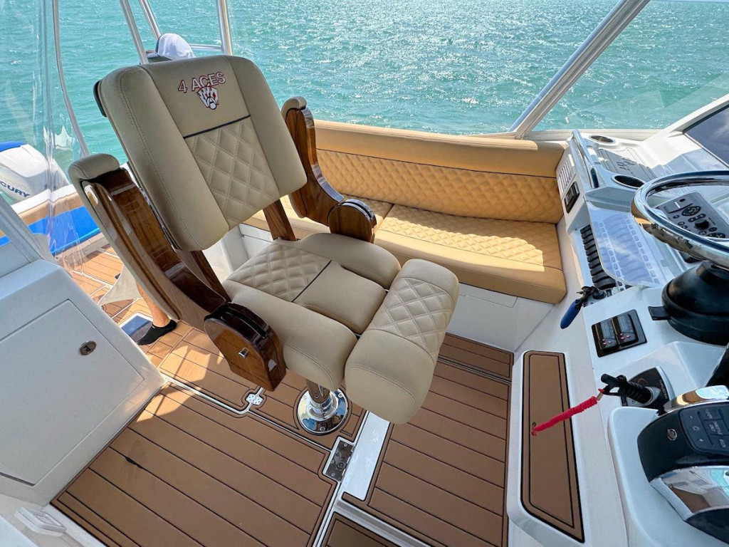 SeaVee 430 Fish Around