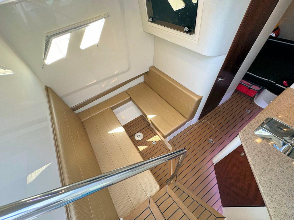 SeaVee 430 Fish Around