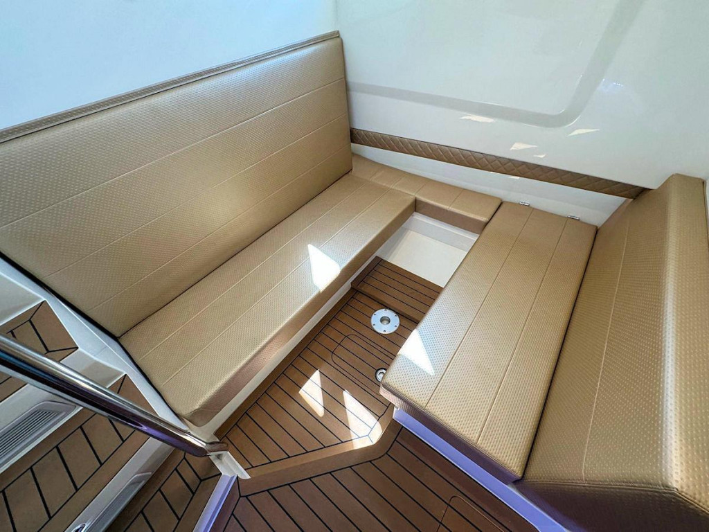 SeaVee 430 Fish Around