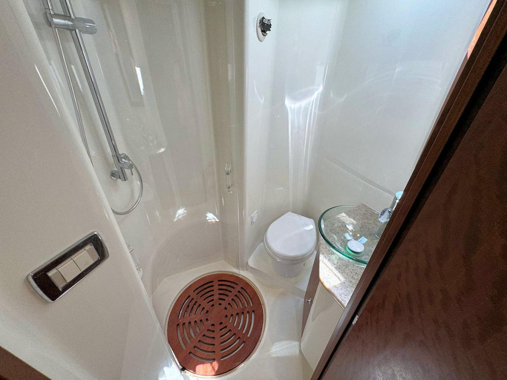 SeaVee 430 Fish Around