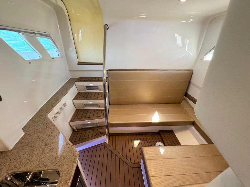 SeaVee 430 Fish Around