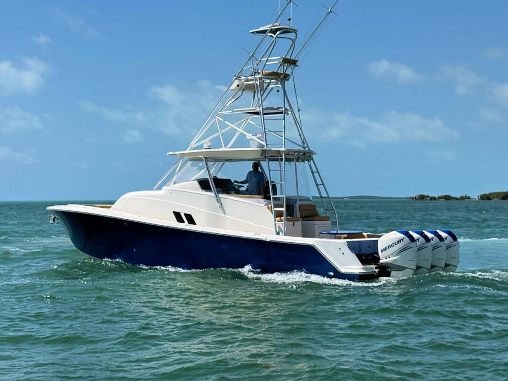 SeaVee 430 Fish Around