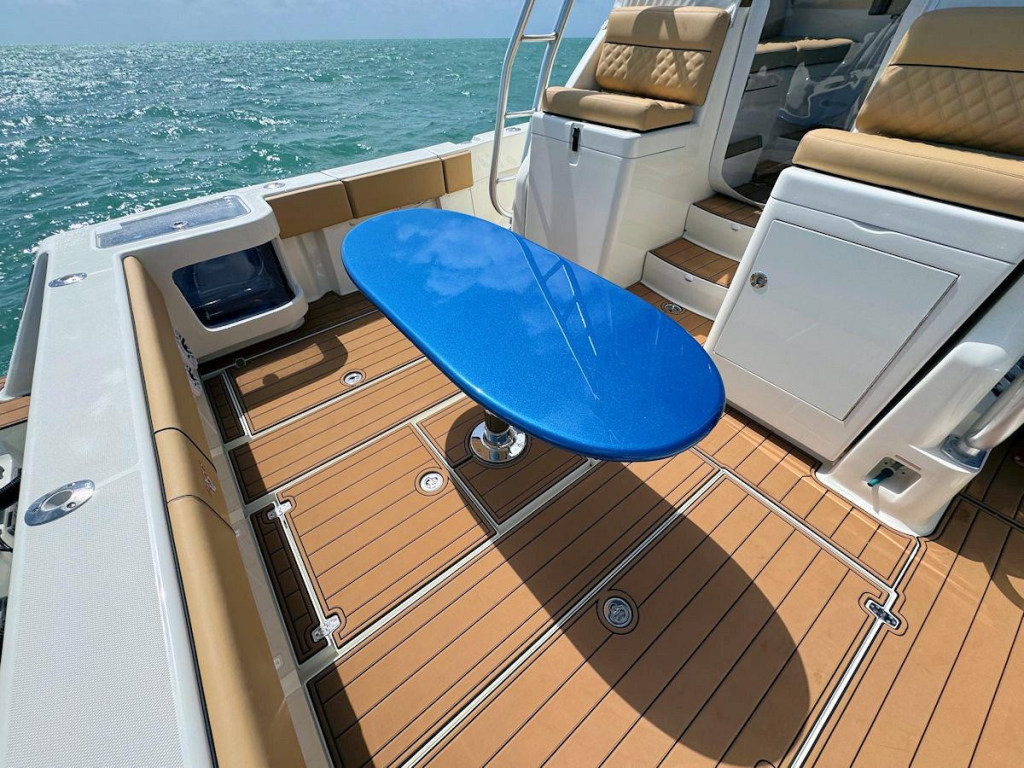 SeaVee 430 Fish Around