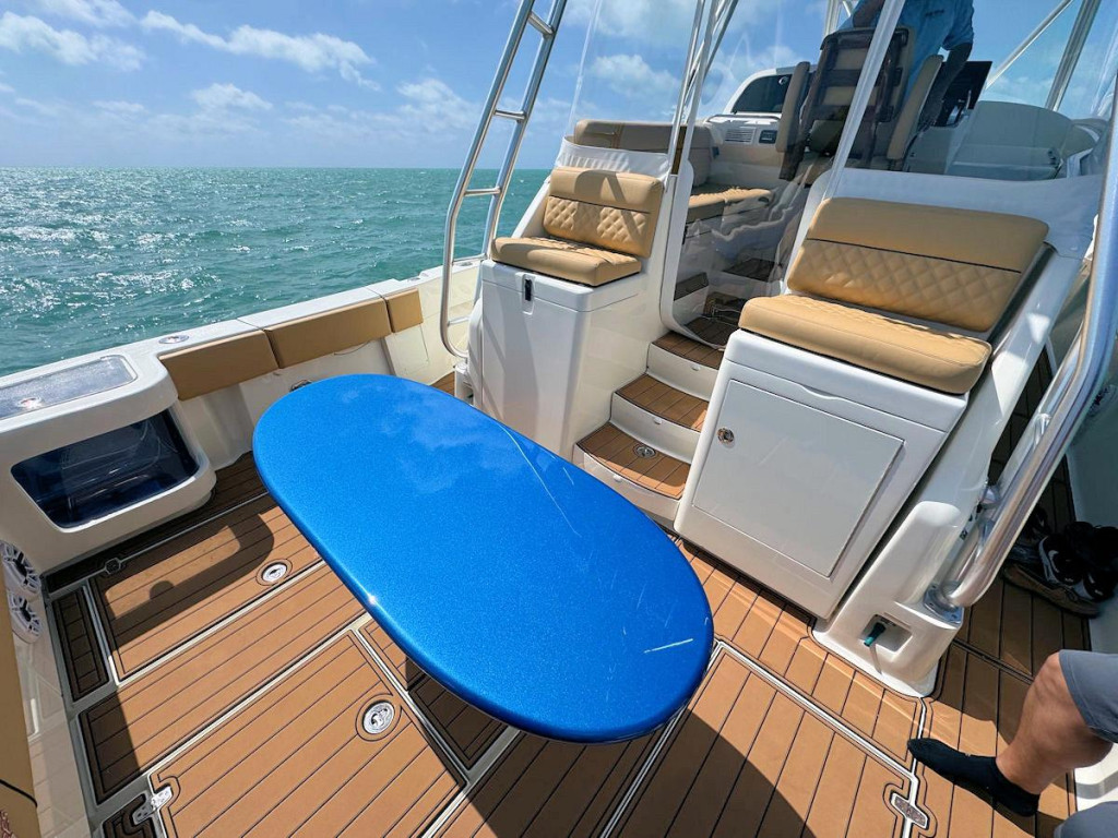 SeaVee 430 Fish Around