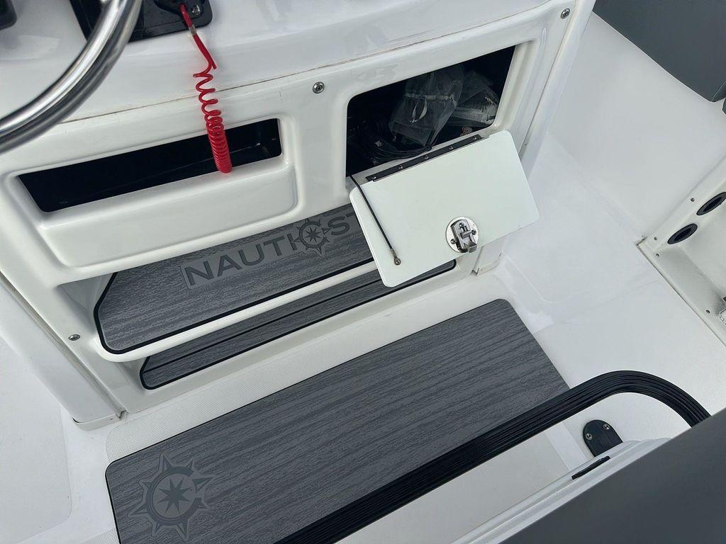 Nautic Star 212 Legacy