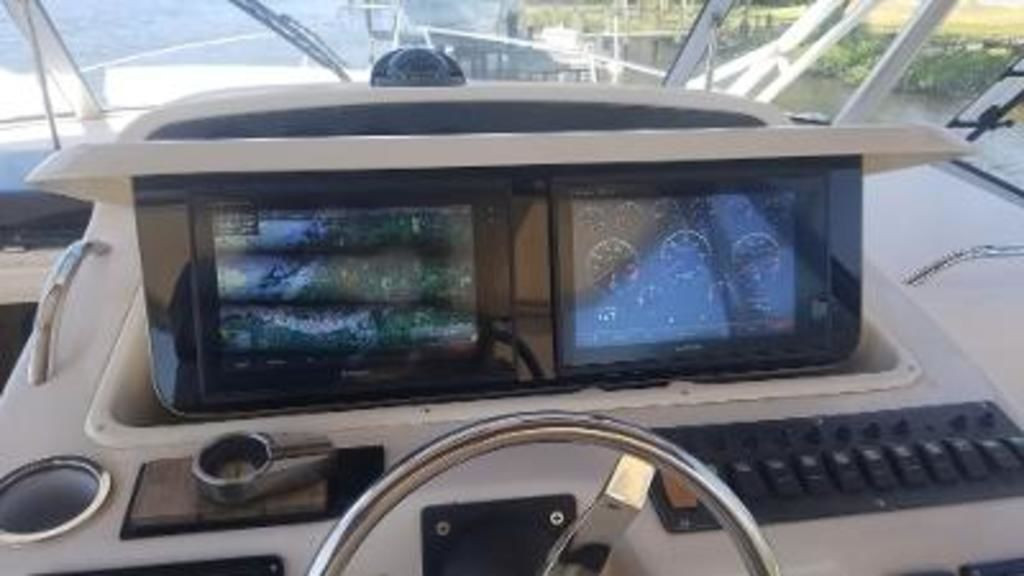 Grady White 330 Express