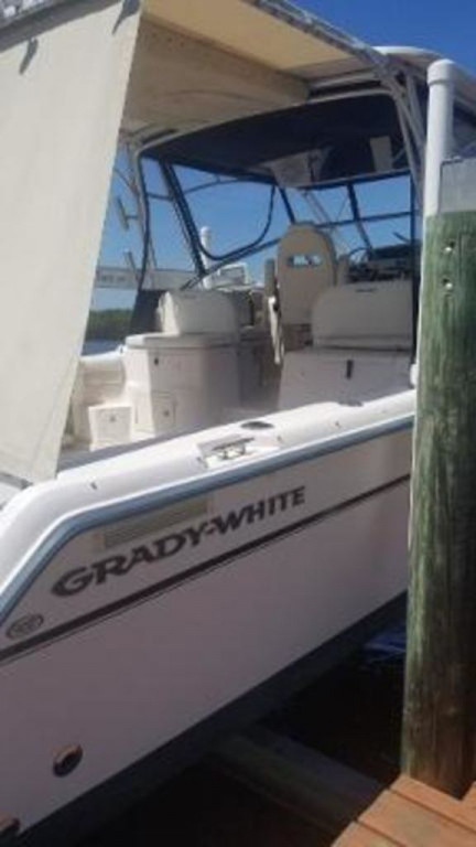 Grady White 330 Express