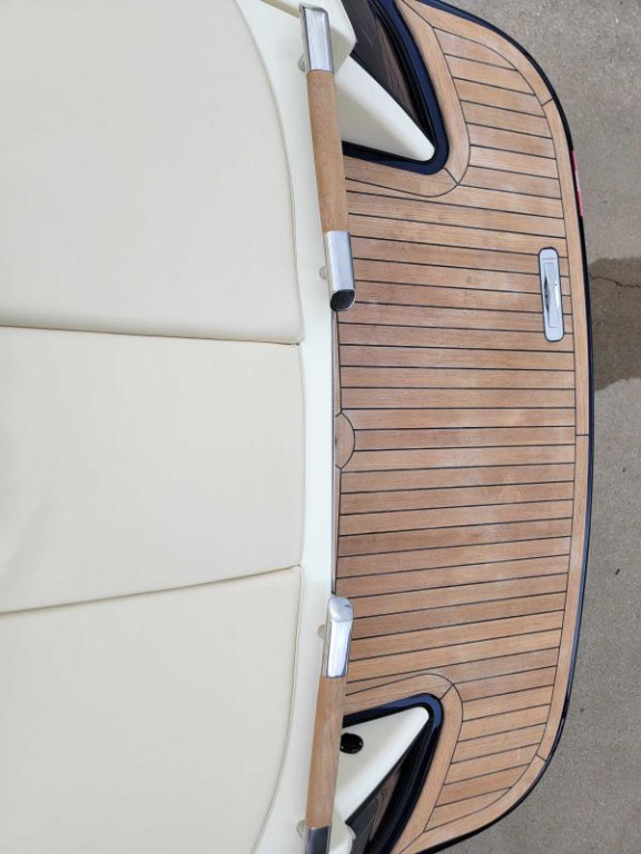 Chris-Craft Launch Series