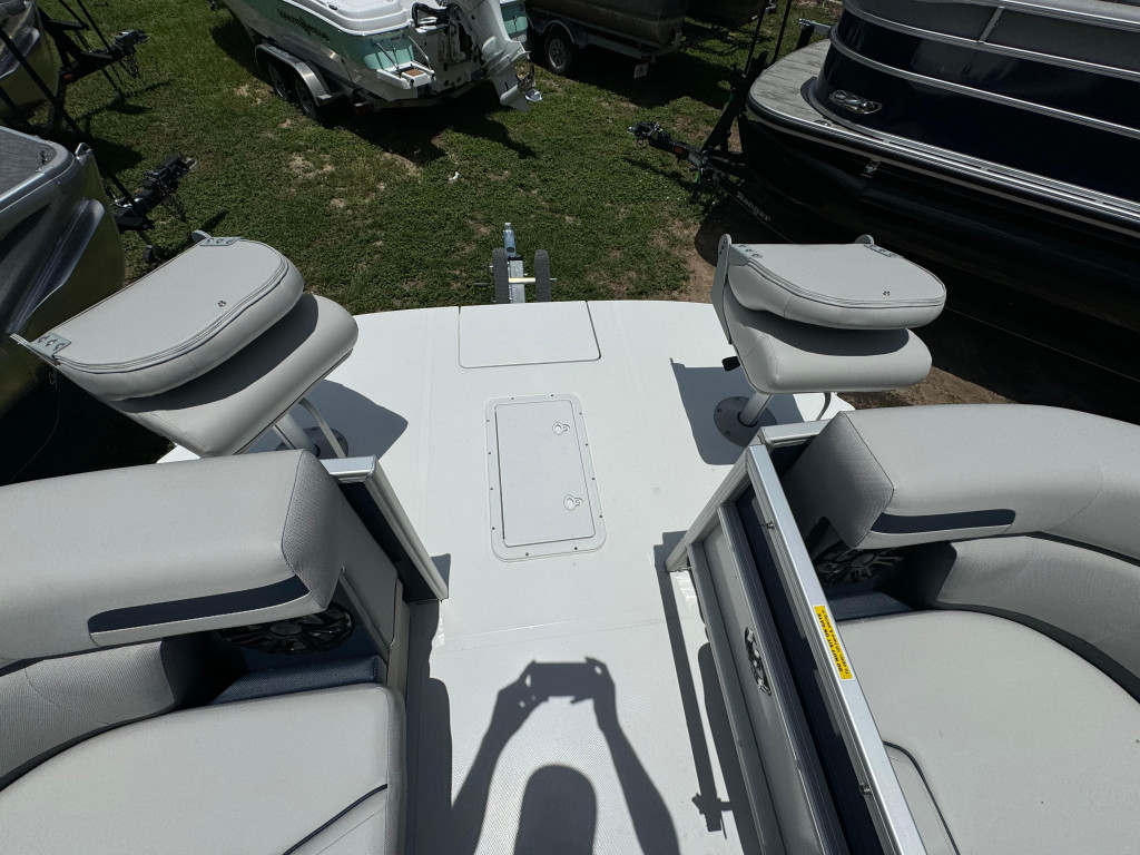 Hurricane FunDeck 2260 REF