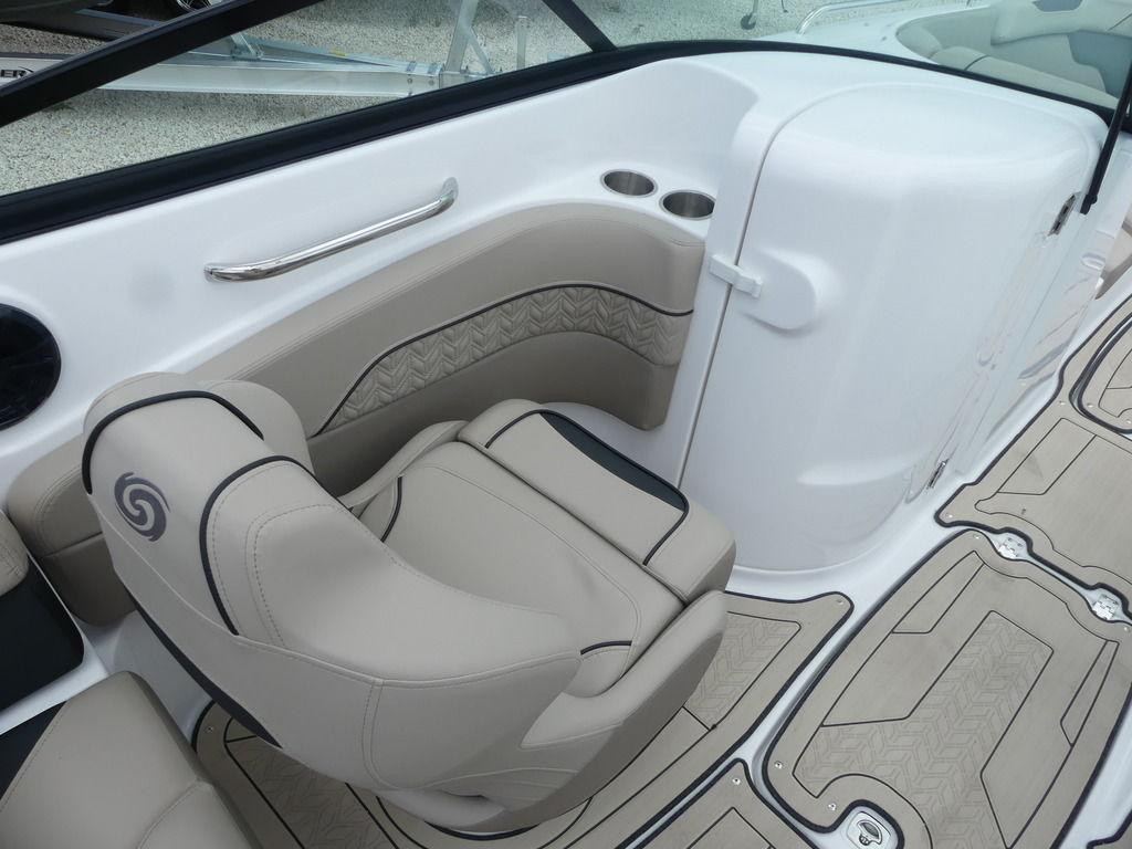 Hurricane SunDeck 2400 OB