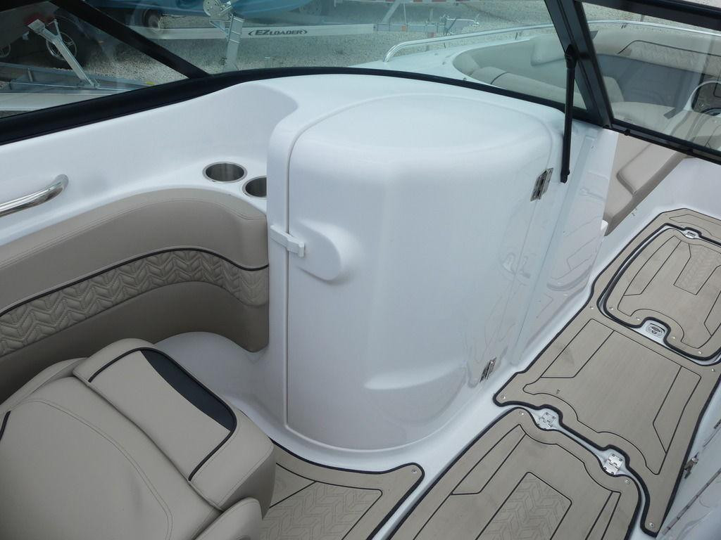 Hurricane SunDeck 2400 OB