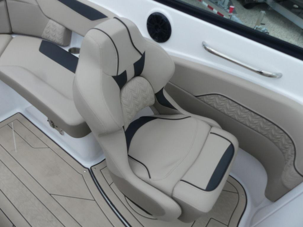 Hurricane SunDeck 2400 OB