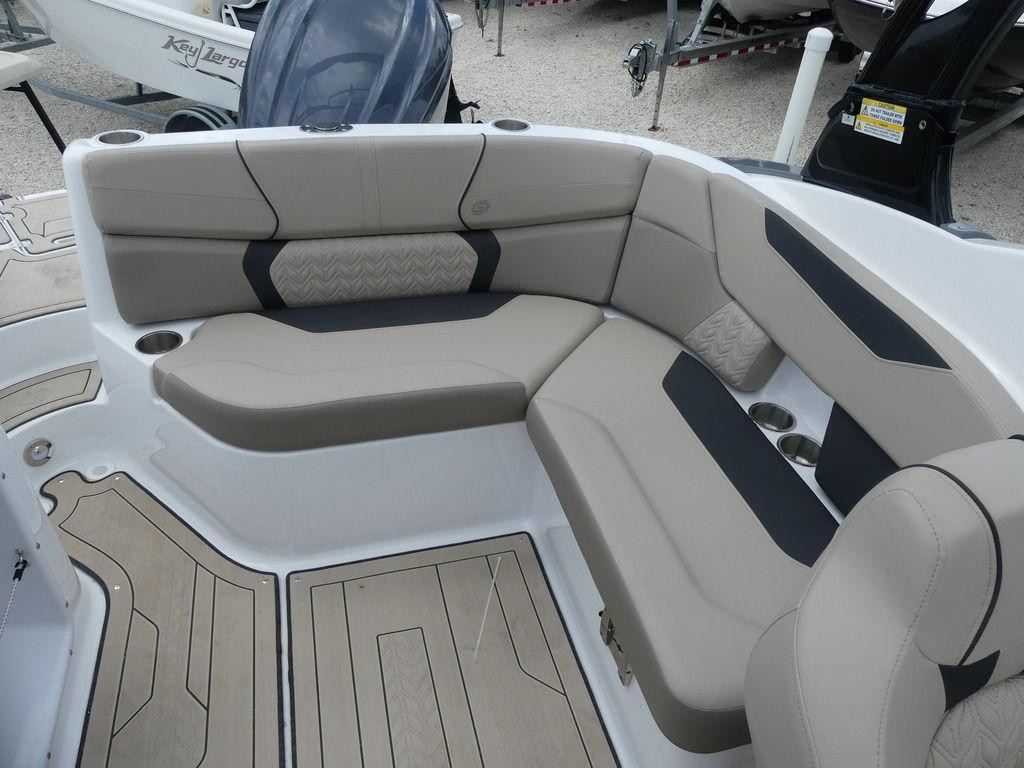 Hurricane SunDeck 2400 OB