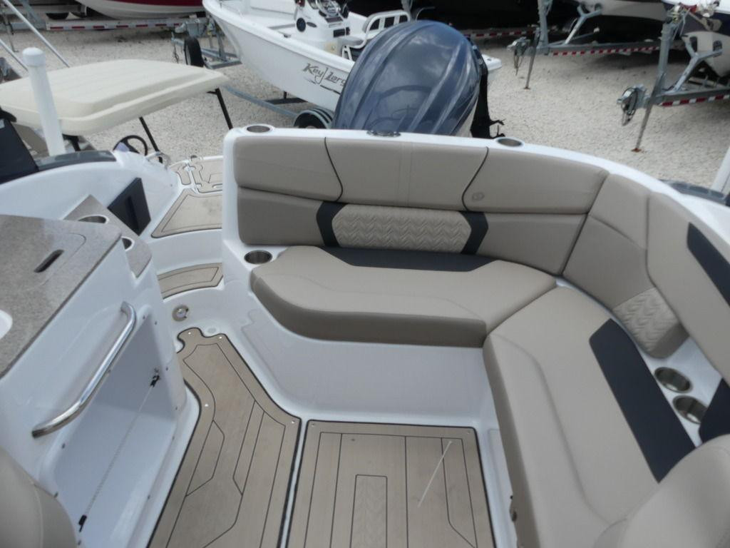 Hurricane SunDeck 2400 OB