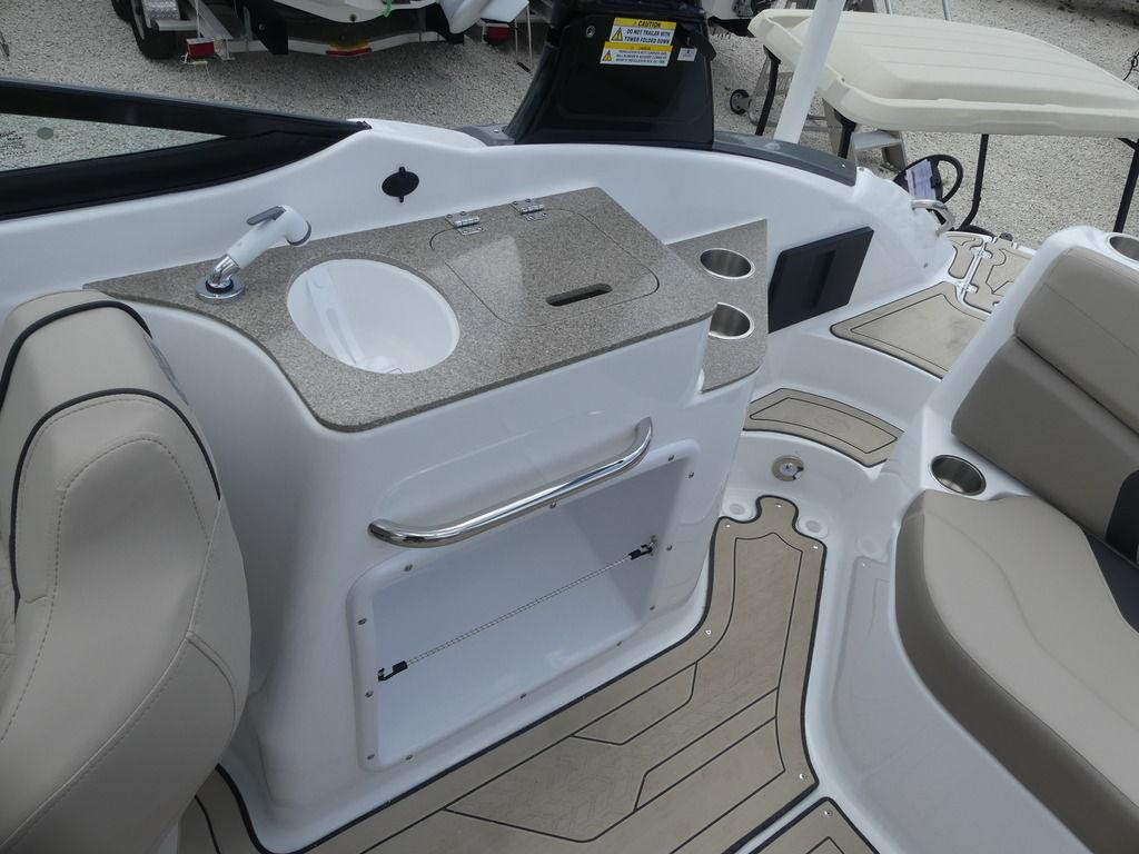 Hurricane SunDeck 2400 OB