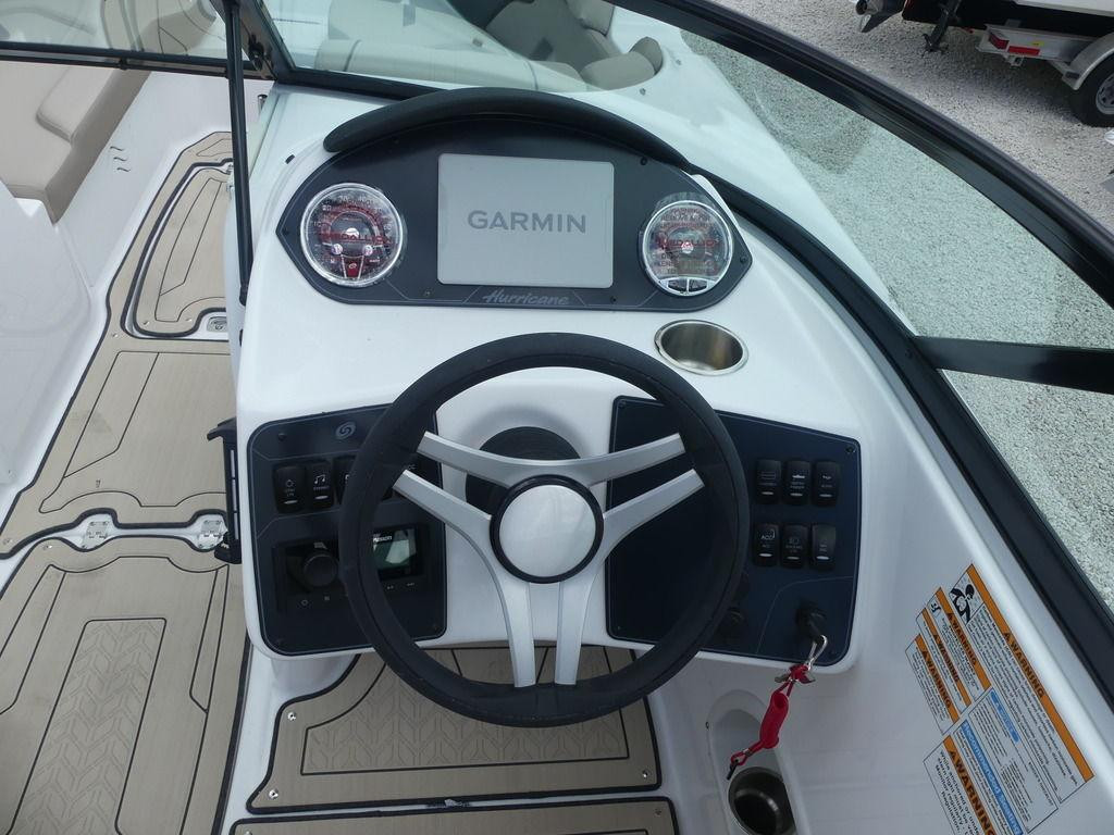 Hurricane SunDeck 2400 OB