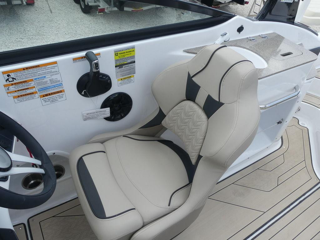 Hurricane SunDeck 2400 OB