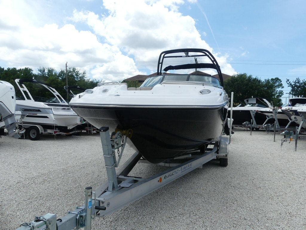Hurricane SunDeck 2400 OB