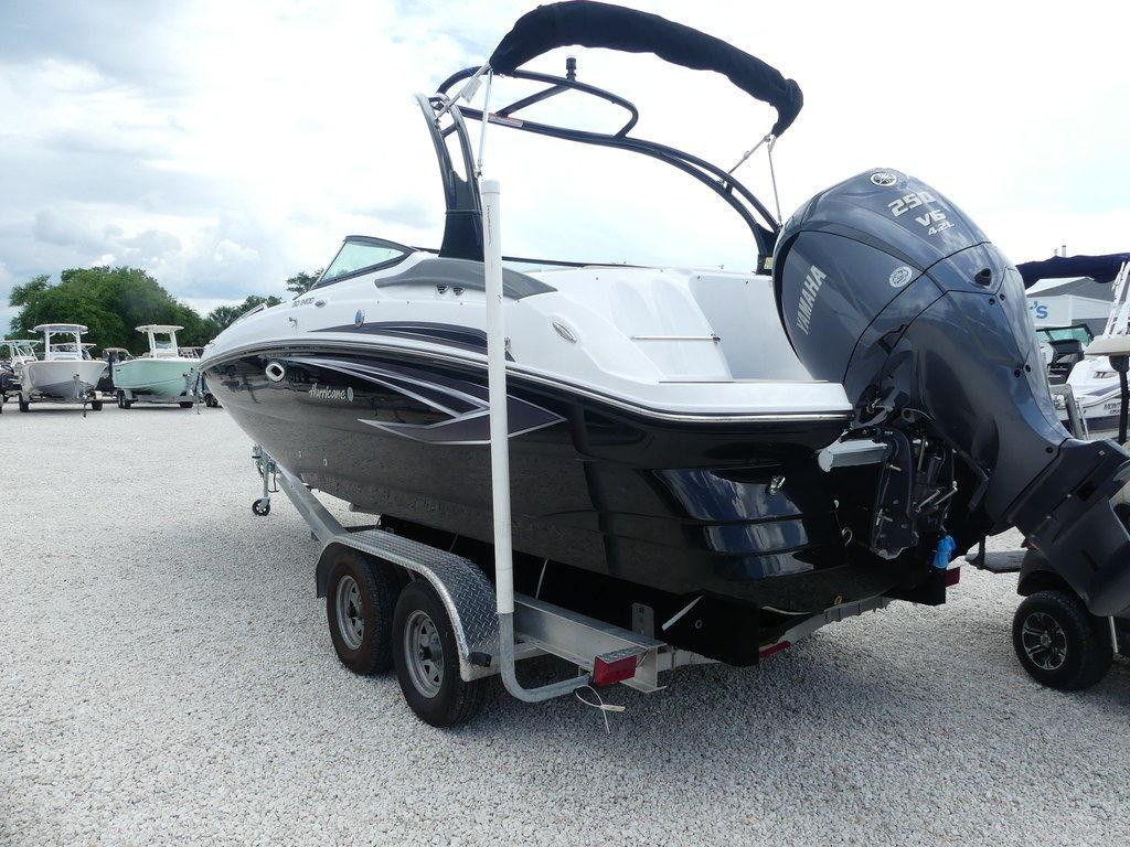 Hurricane SunDeck 2400 OB