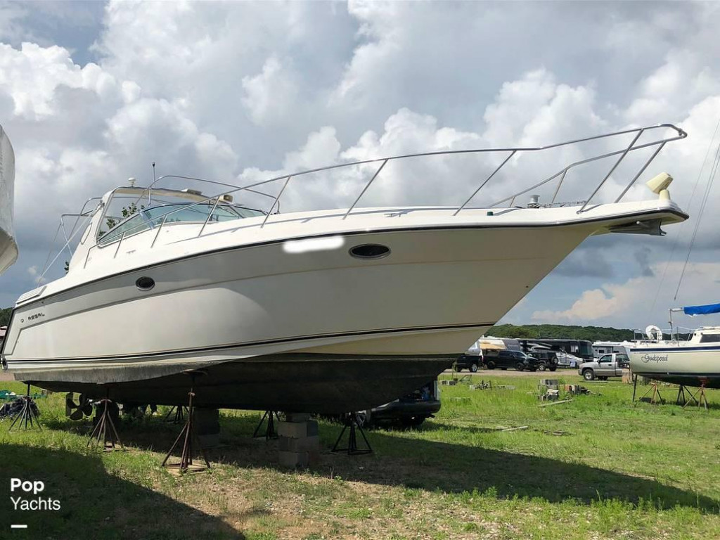 Regal 402 Commodore
