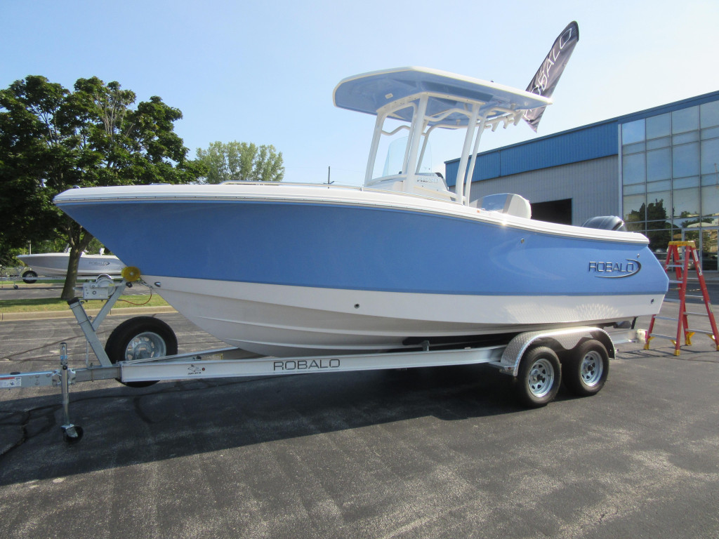 Robalo R230 Center Console