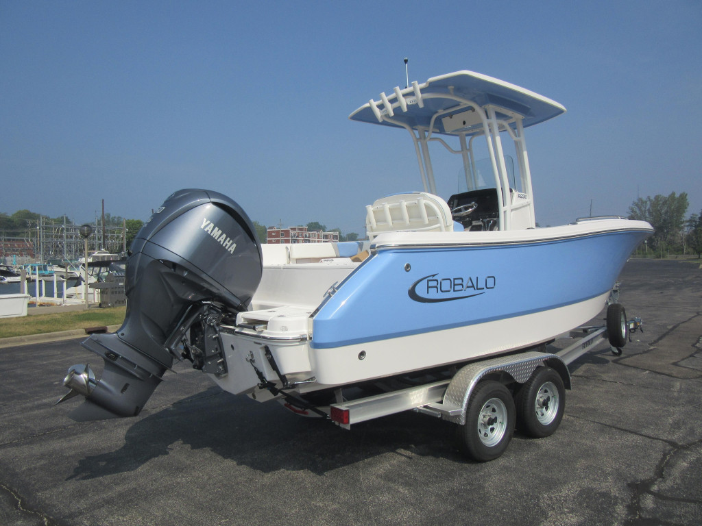 Robalo R230 Center Console