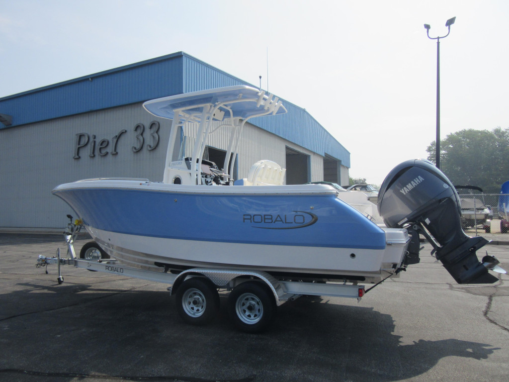 Robalo R230 Center Console