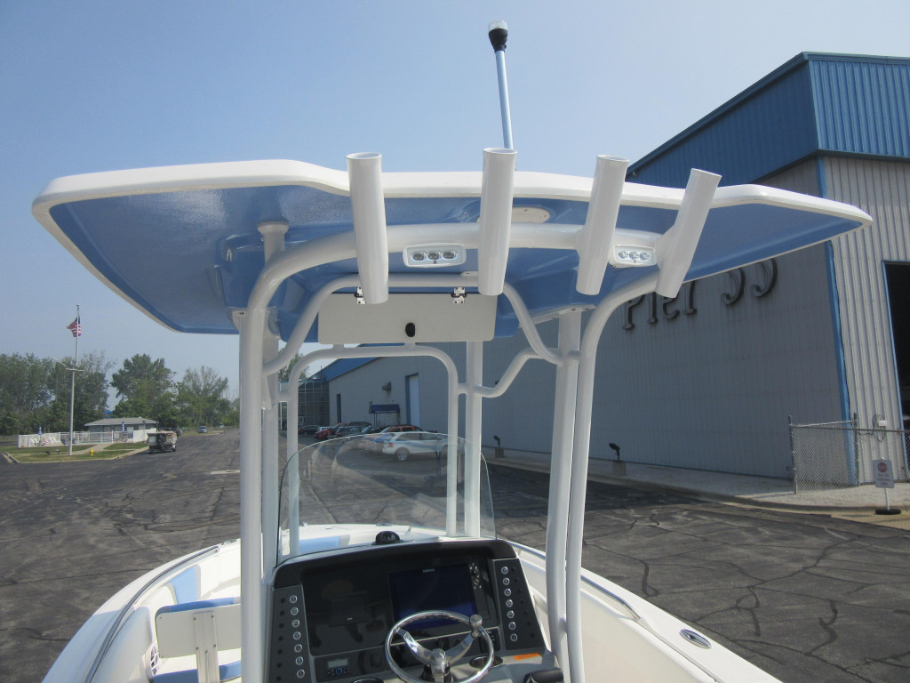 Robalo R230 Center Console