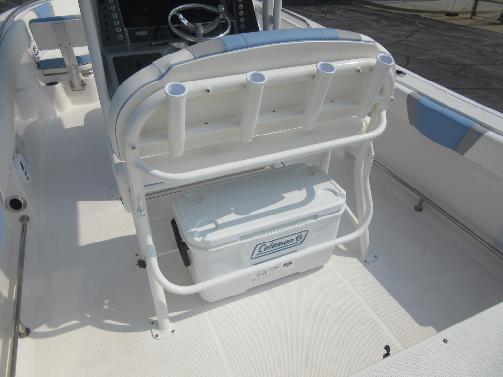 Robalo R230 Center Console