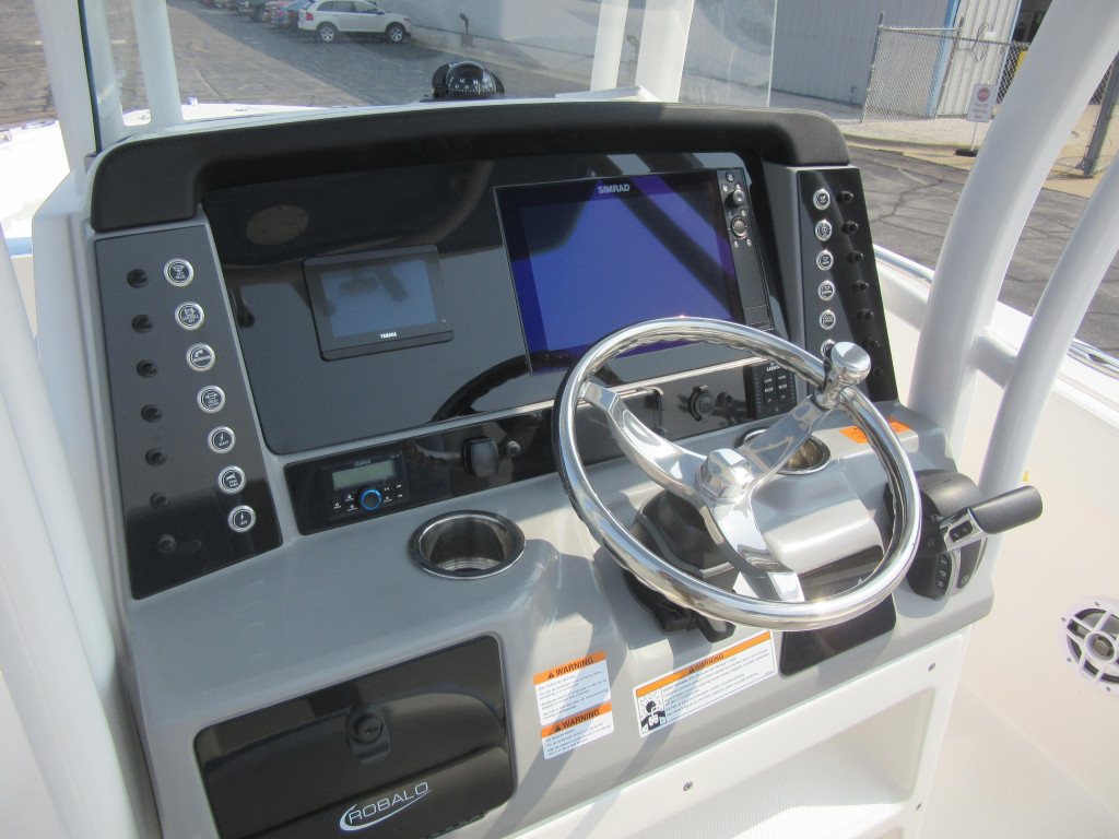 Robalo R230 Center Console