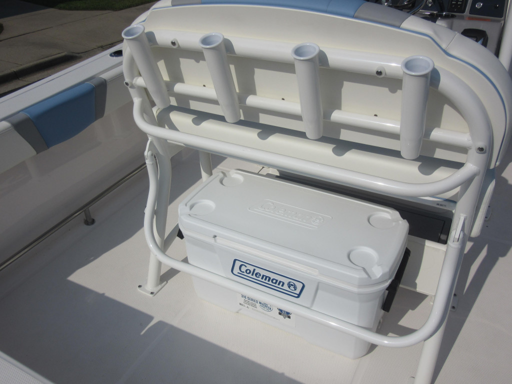 Robalo R230 Center Console