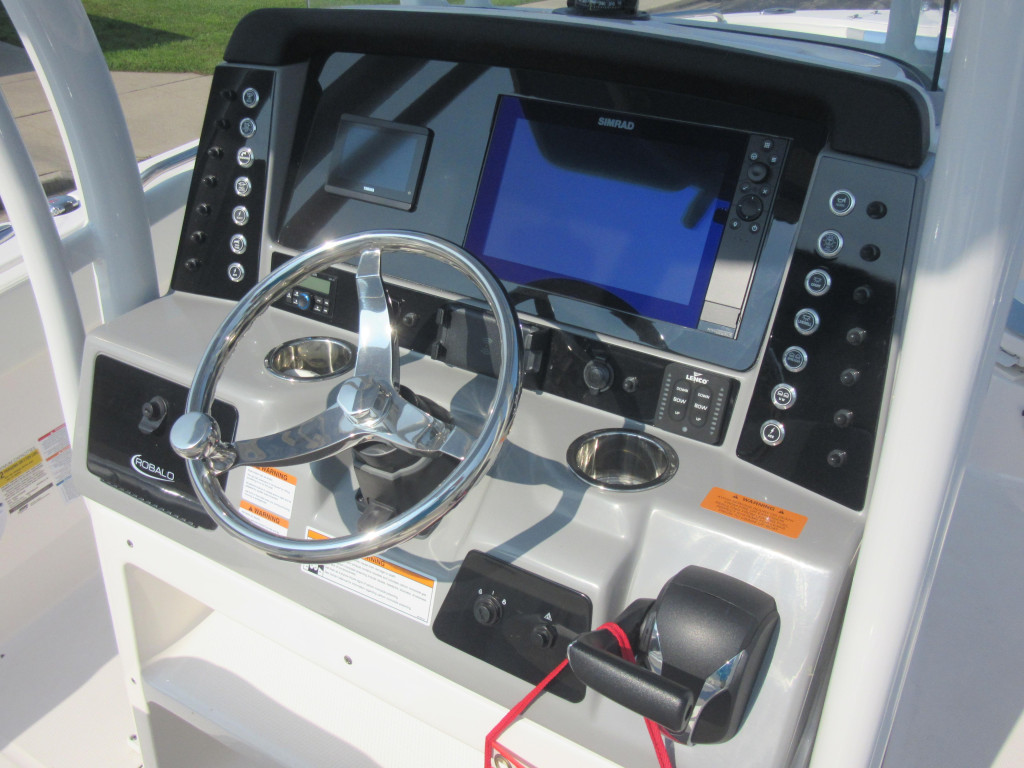 Robalo R230 Center Console