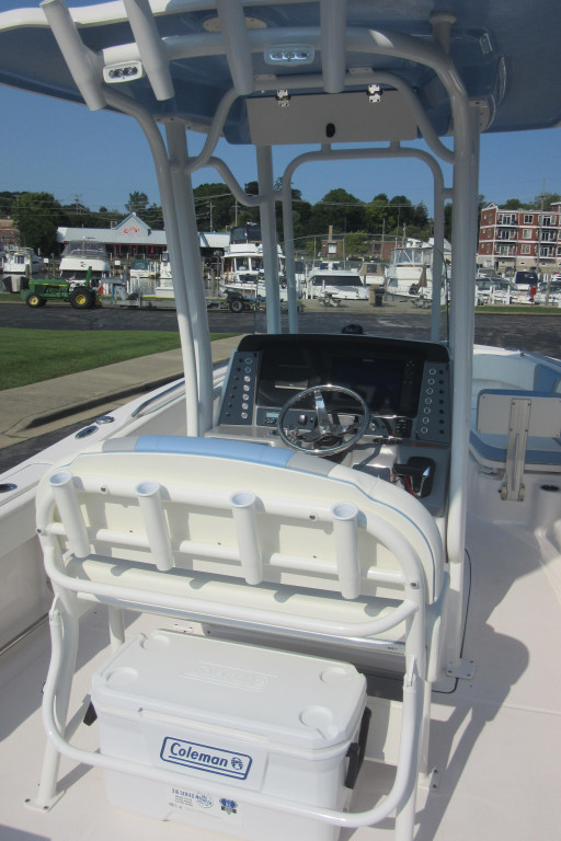 Robalo R230 Center Console