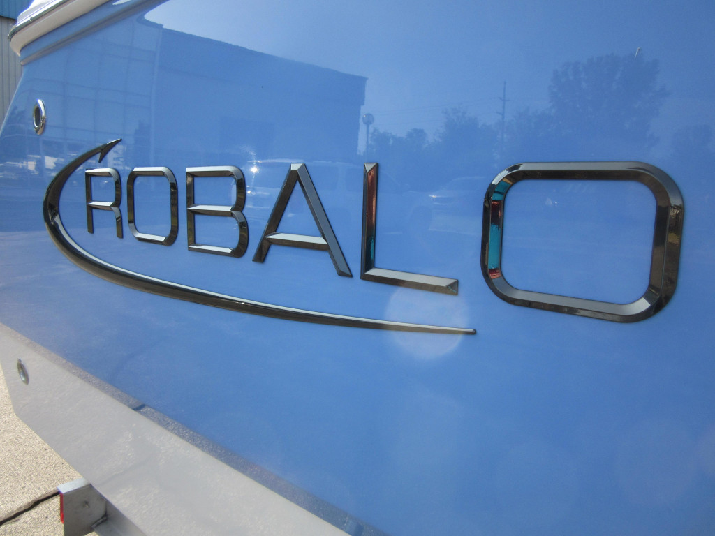 Robalo R230 Center Console