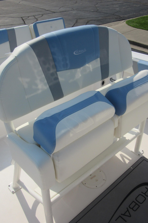 Robalo R230 Center Console