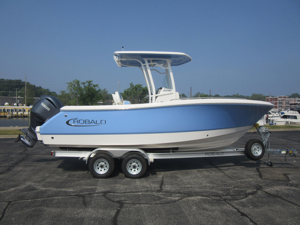 Robalo R230 Center Console