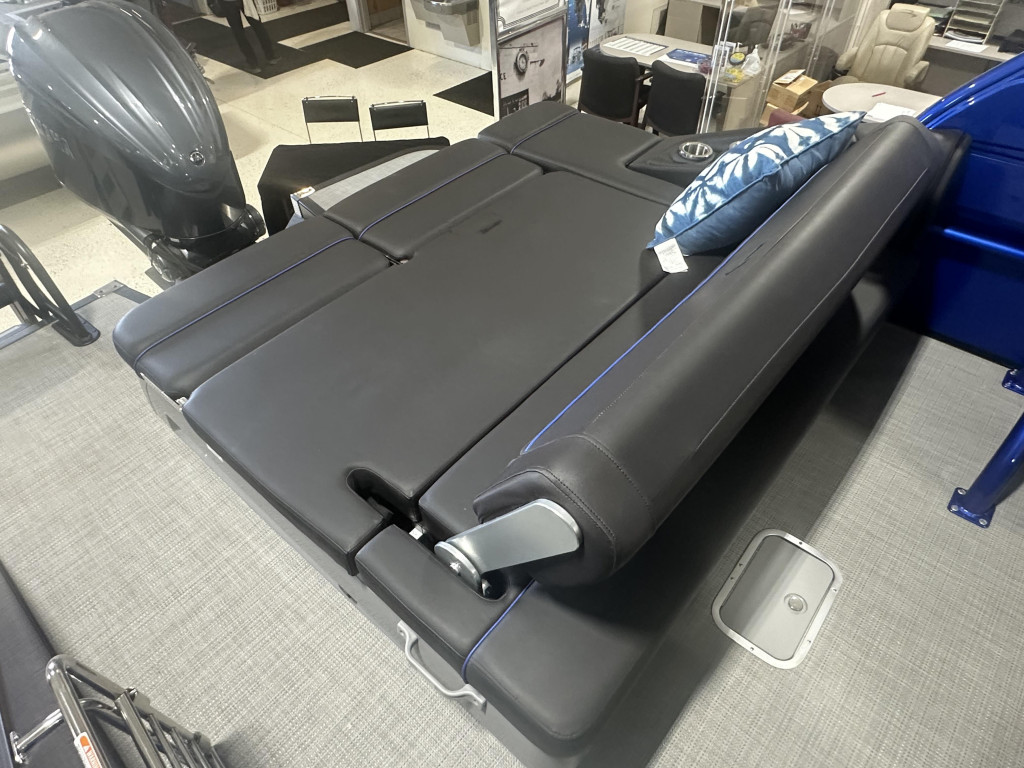 Bennington 25 QSBA Tri Toon