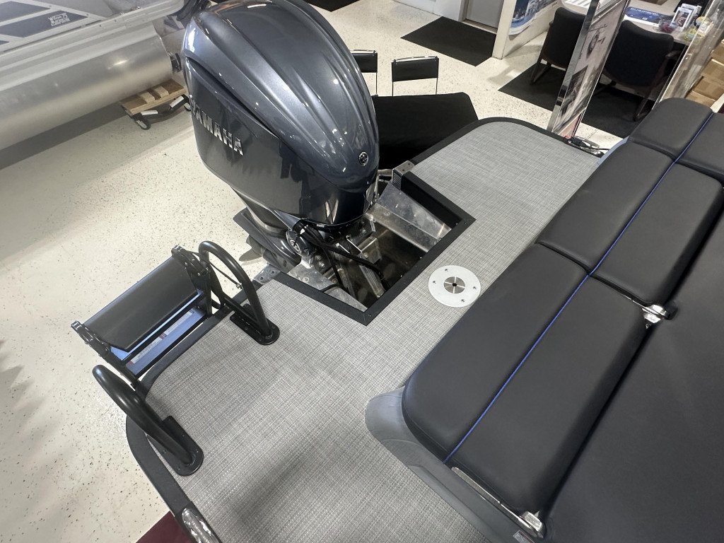 Bennington 25 QSBA Tri Toon