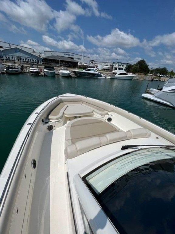 Boston Whaler 420 Outrage