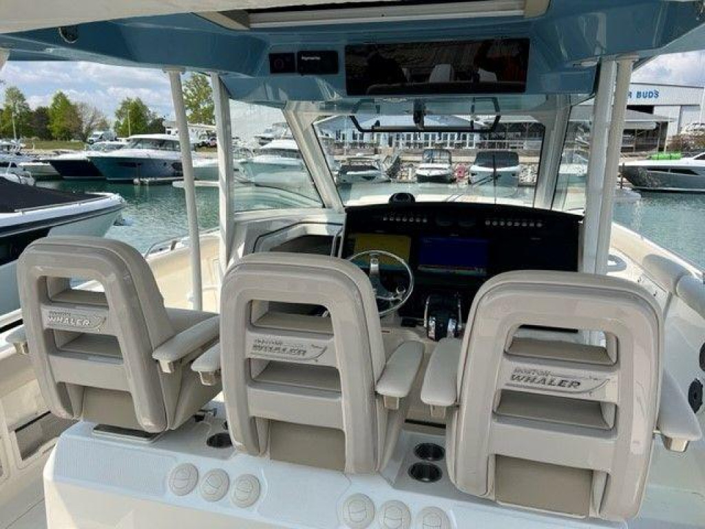Boston Whaler 420 Outrage