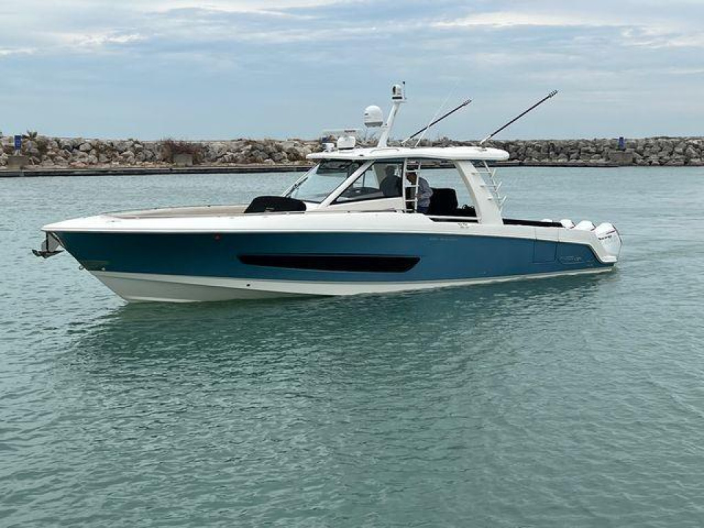 Boston Whaler 420 Outrage