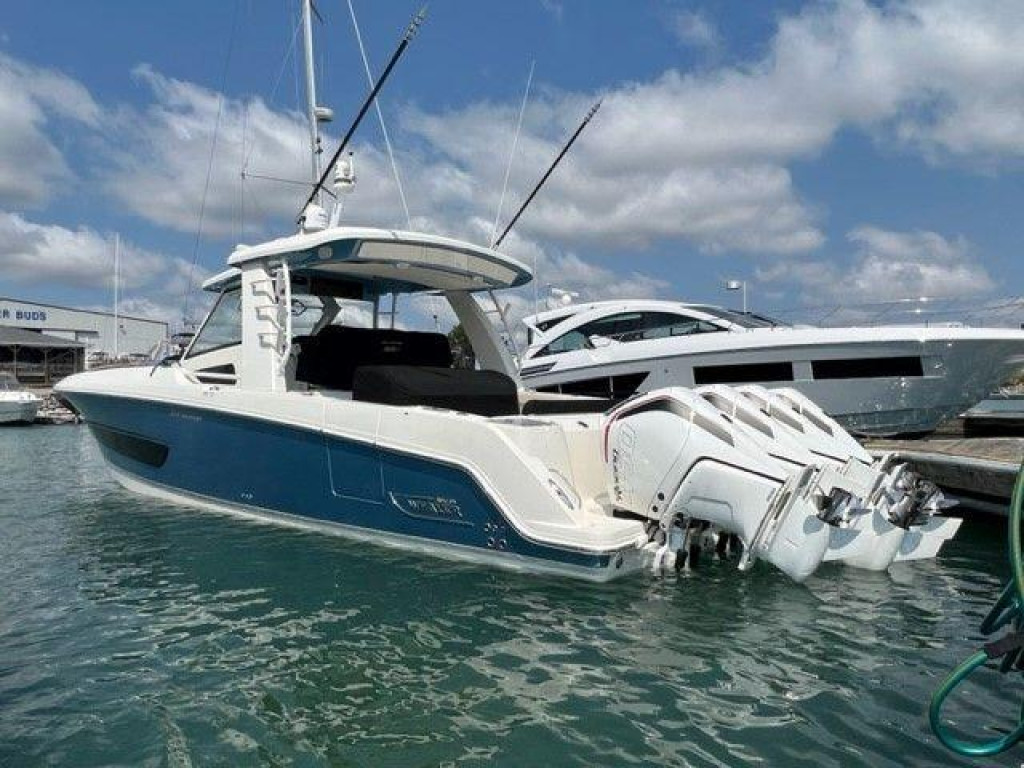 Boston Whaler 420 Outrage