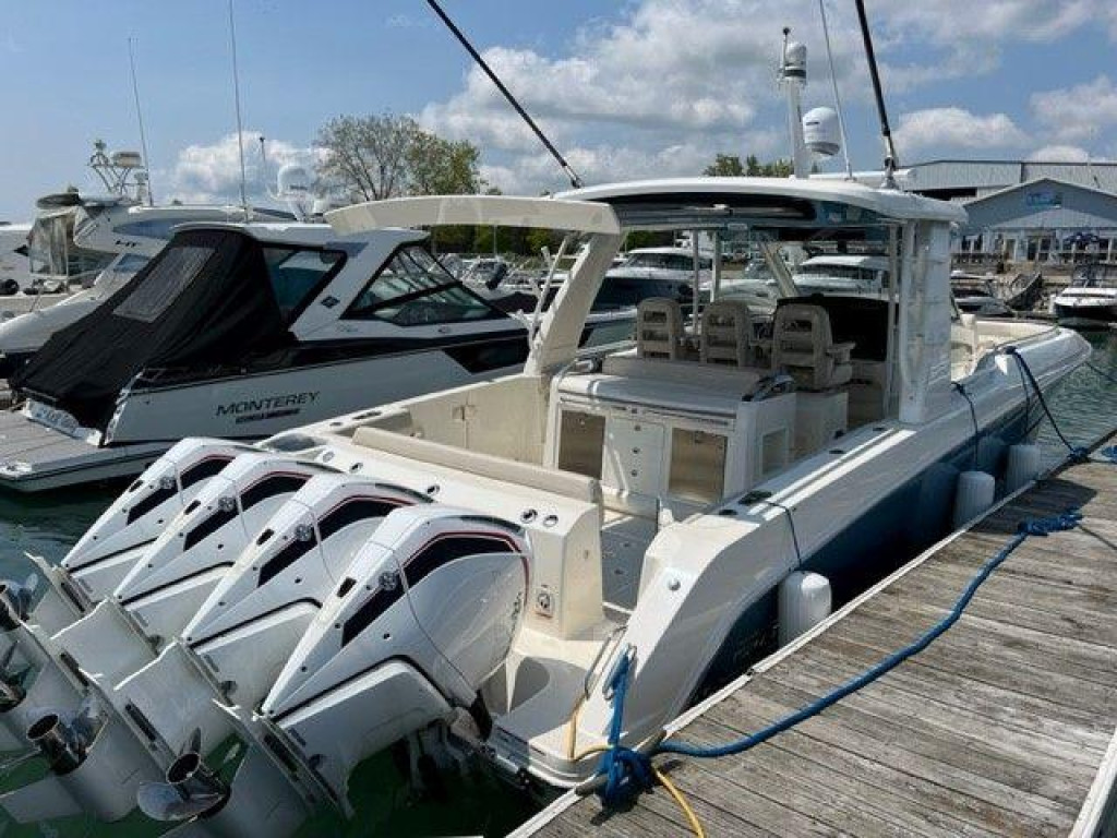 Boston Whaler 420 Outrage