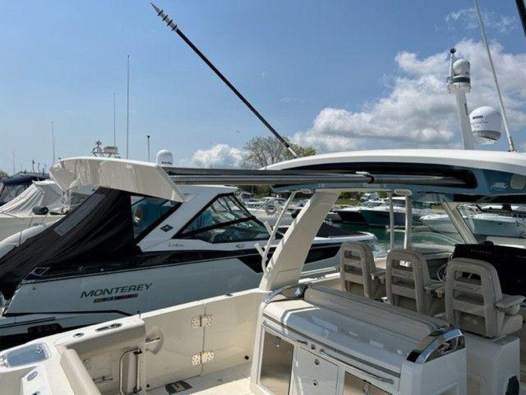 Boston Whaler 420 Outrage