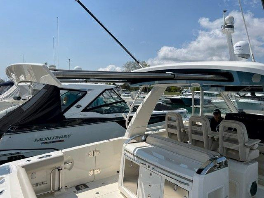 Boston Whaler 420 Outrage