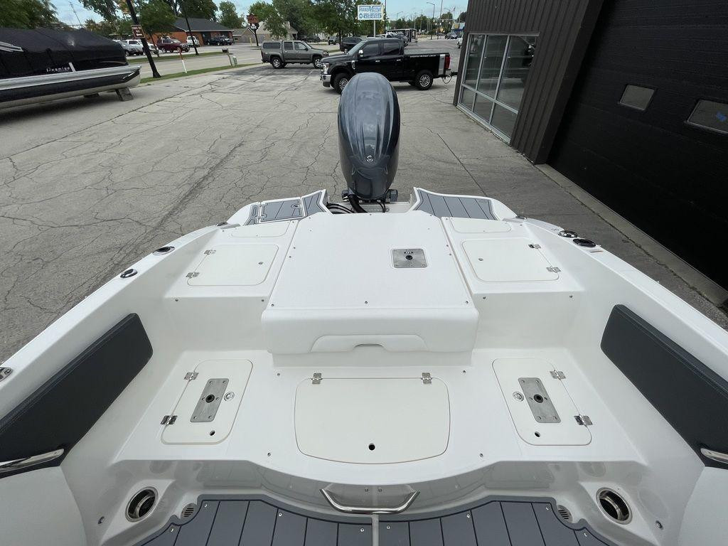 Chaparral 21 SSi OB Ski   Fish