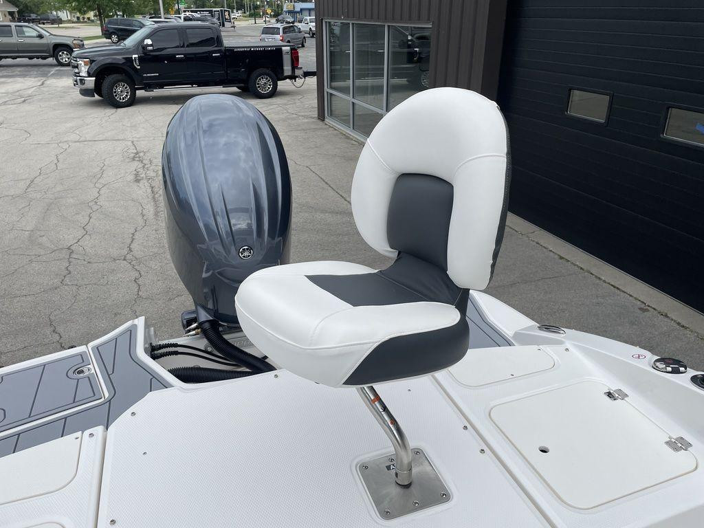 Chaparral 21 SSi OB Ski   Fish