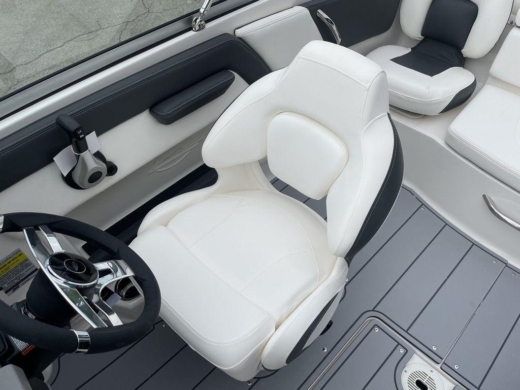 Chaparral 21 SSi OB Ski   Fish